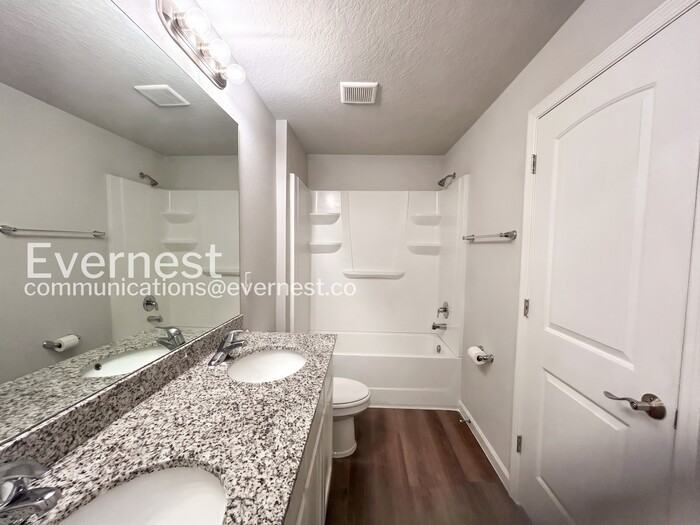 8 Round Table Ln - Photo 5 of 21