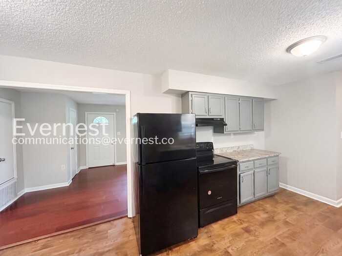 5884 Caroline Dr - Photo 3 of 30