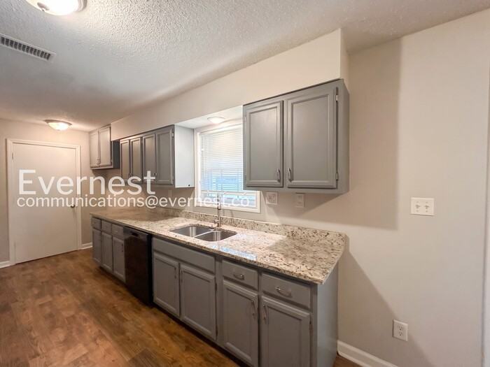 5884 Caroline Dr - Photo 4 of 30