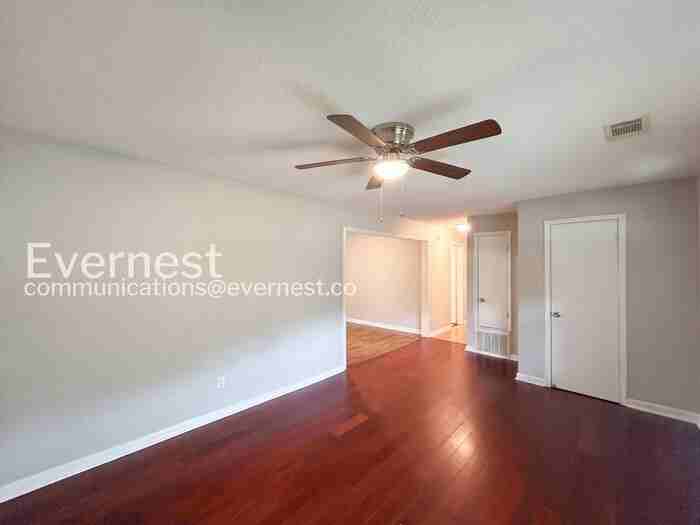 5884 Caroline Dr - Photo 6 of 30