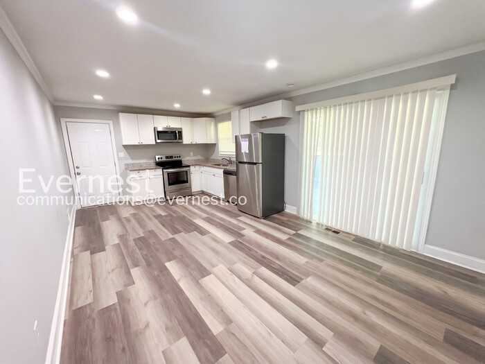 742 Winter Ln - Photo 3 of 20