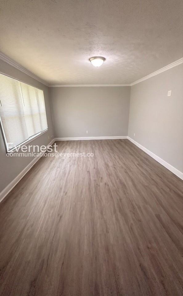 742 Winter Ln - Photo 5 of 20