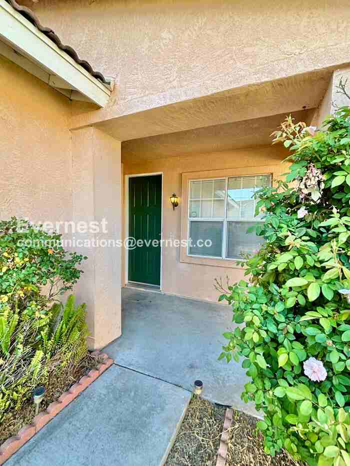 27620 Parkside Dr - Photo 2 of 36