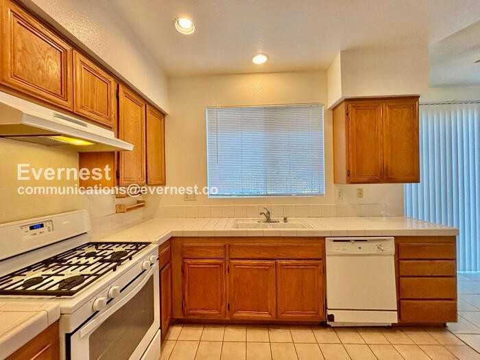 27620 Parkside Dr - Photo 4 of 36