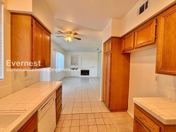 27620 Parkside Dr - Photo 6 of 36