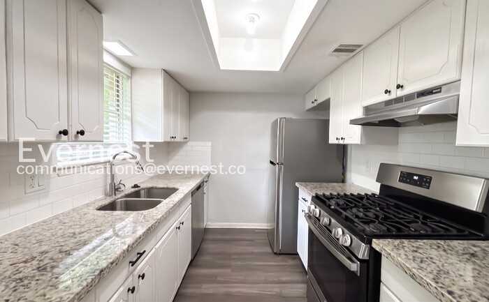 12318 Astoria Blvd - Photo 3 of 25