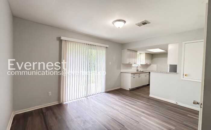 12318 Astoria Blvd - Photo 5 of 25