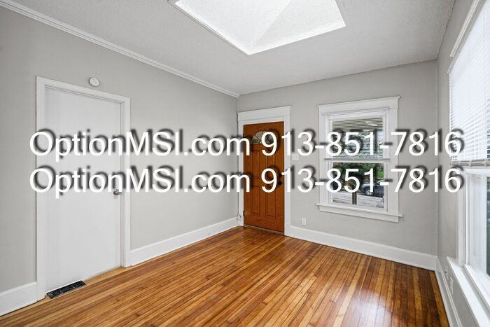 4438 Genessee St - Photo 5 of 34