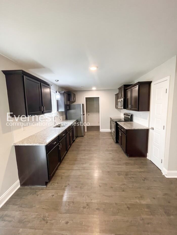 222 Notgrass Rd - Photo 3 of 31