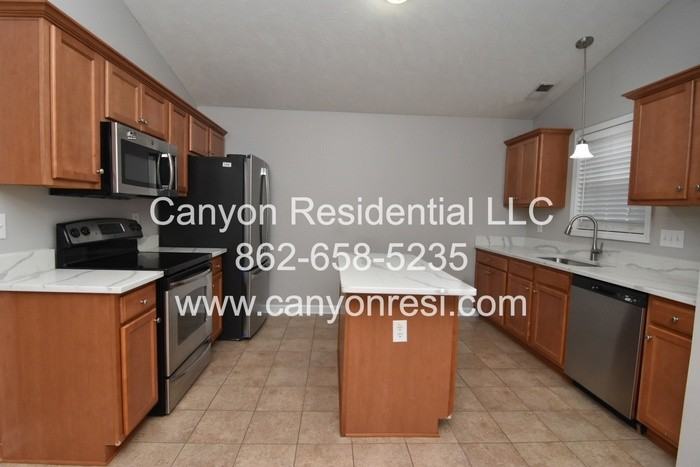 1513 Stonewood Dr - Photo 2 of 12