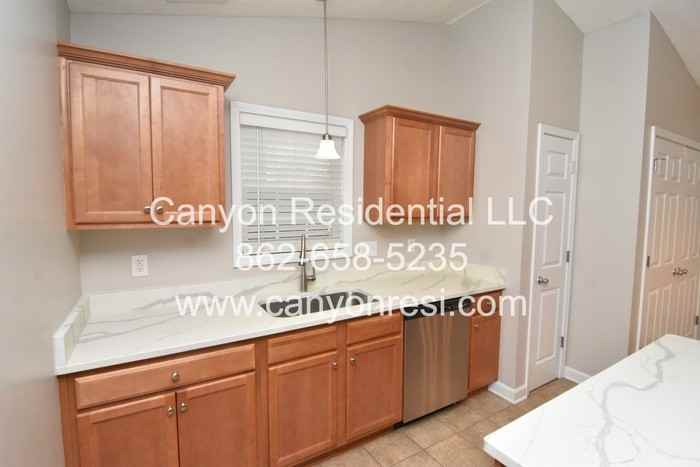 1513 Stonewood Dr - Photo 4 of 12