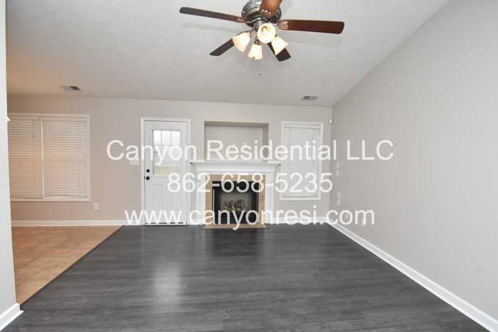 1513 Stonewood Dr - Photo 5 of 12