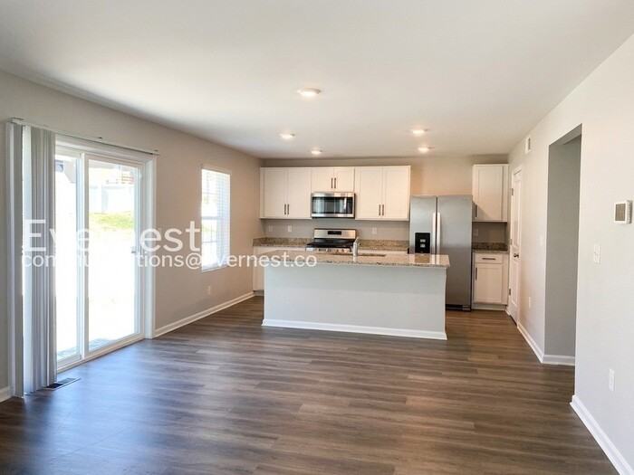 21 Valiant Ct - Photo 3 of 26