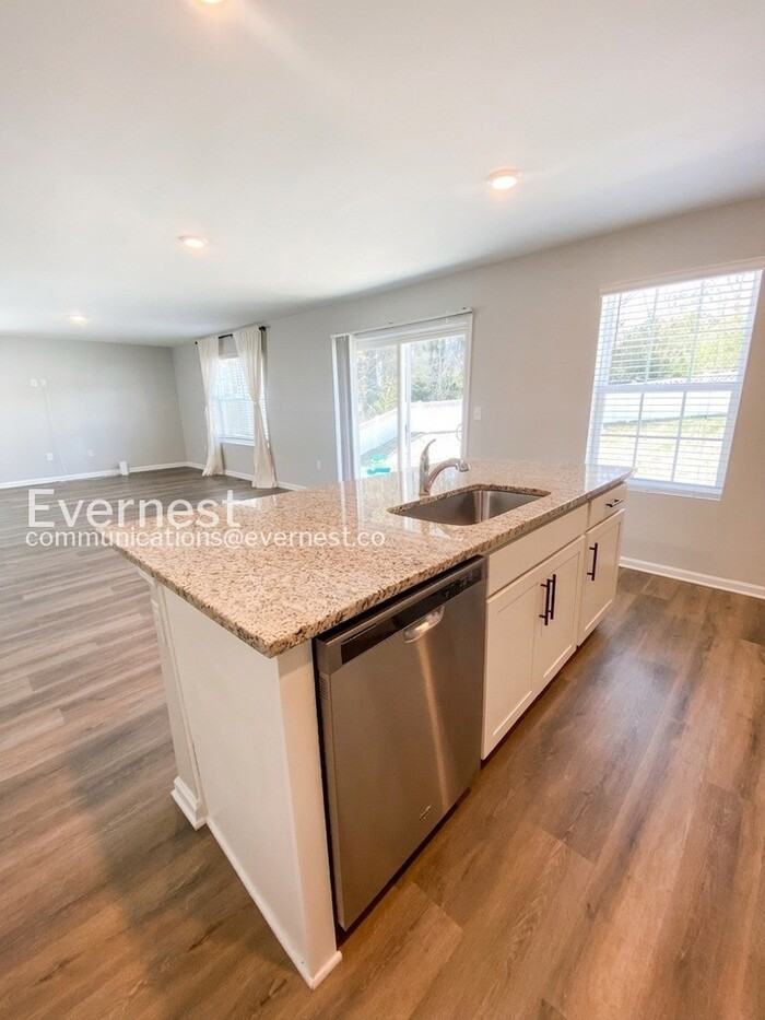 21 Valiant Ct - Photo 4 of 26