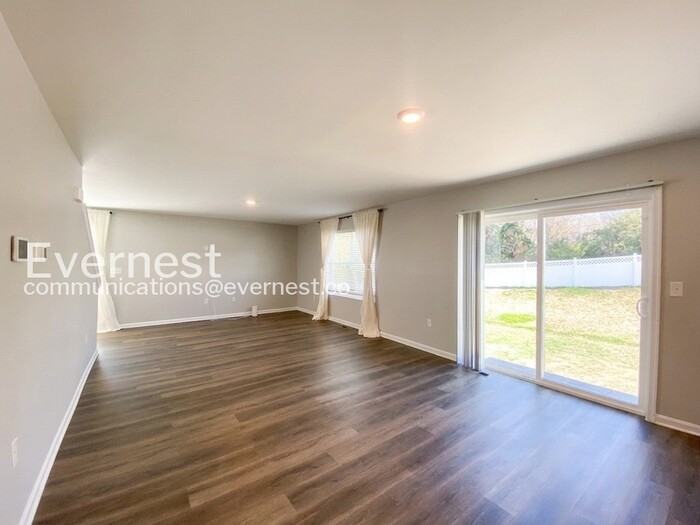 21 Valiant Ct - Photo 5 of 26