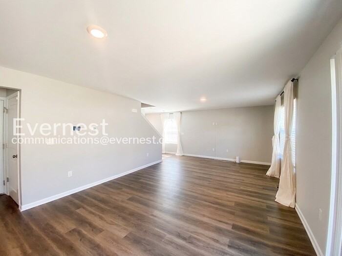 21 Valiant Ct - Photo 6 of 26