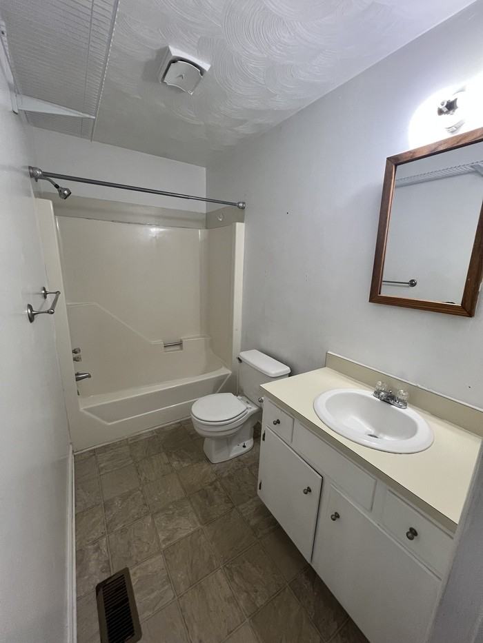 1109 E Littleton Rd #1109 - Photo 5 of 5