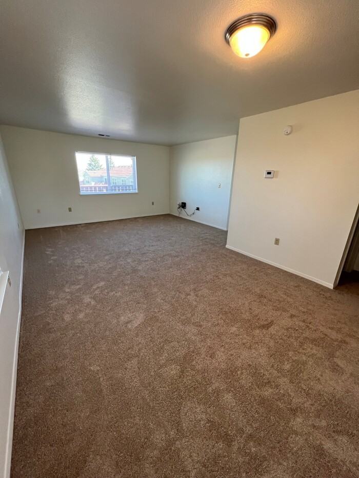 1128 Dakota Dr - Photo 2 of 5