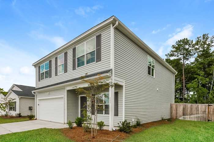 247 Clydesdale Cir - Photo 4 of 10