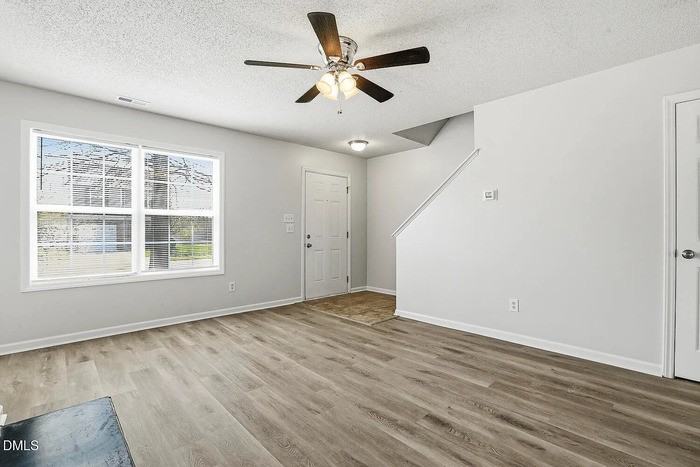 808 Woodside Park Ln - Photo 4 of 29