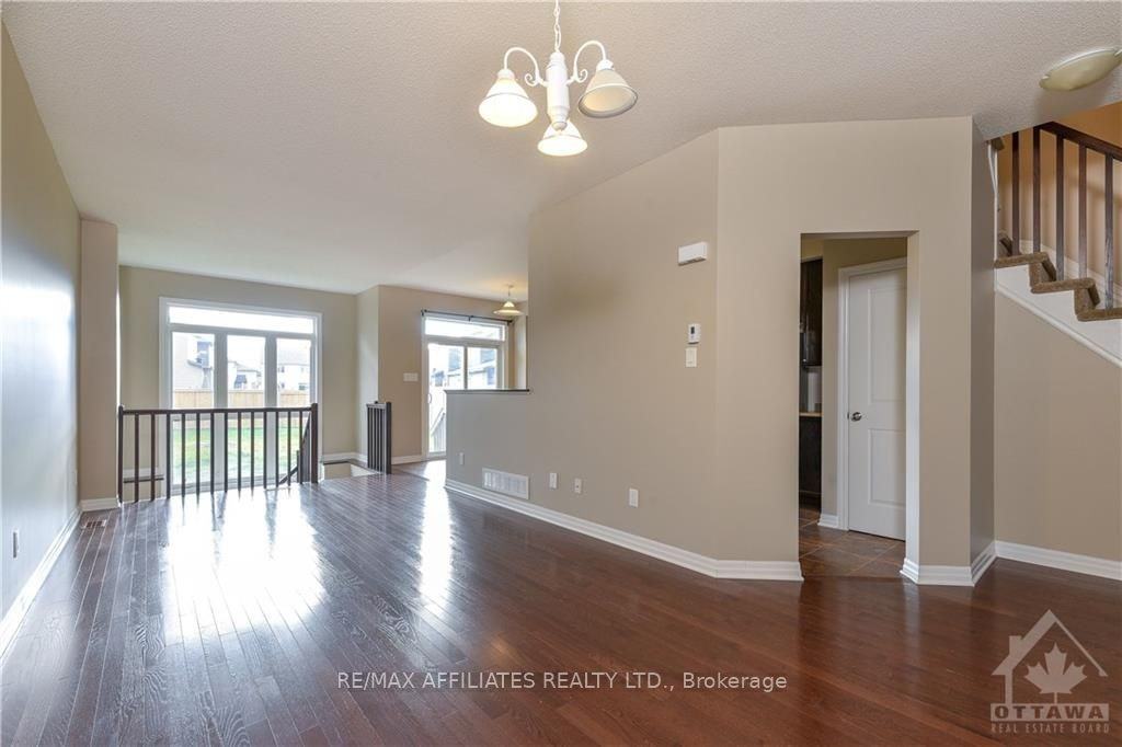 105 Hawkeswood Drive - Photo 5 of 26