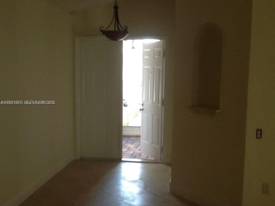 24 Gables Boulevard - Photo 7 of 8