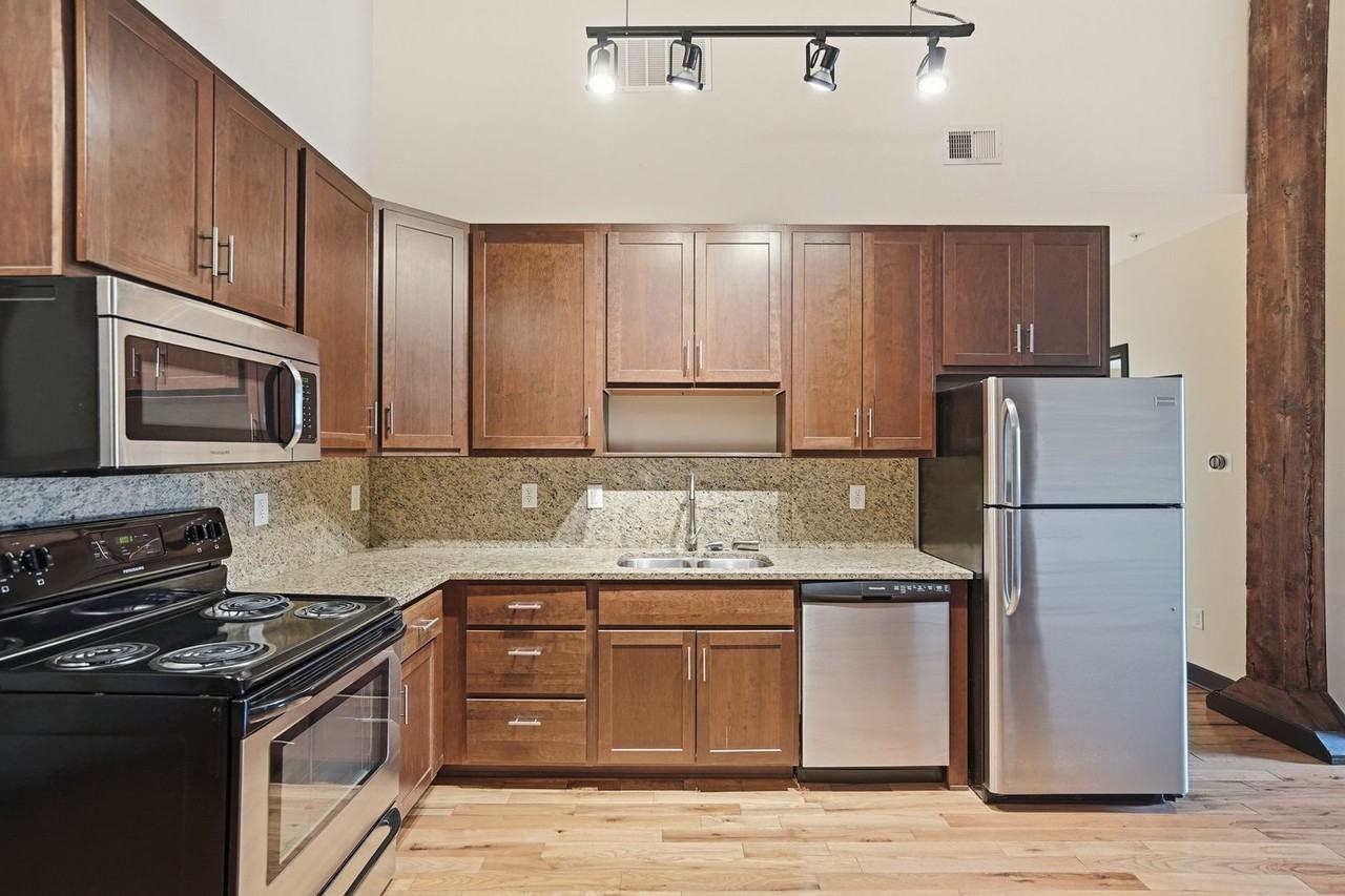 Windsor Flats - Photo 6 of 17