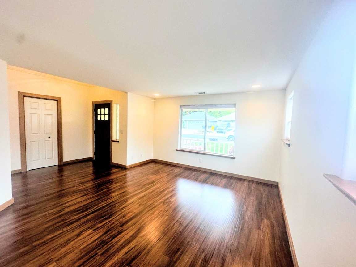 760 Halvorsen St #NA - Photo 3 of 27