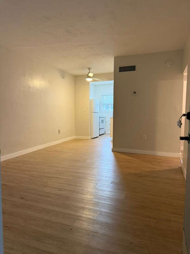 3700 Nw 58th Ave #1 - Photo 4 of 14