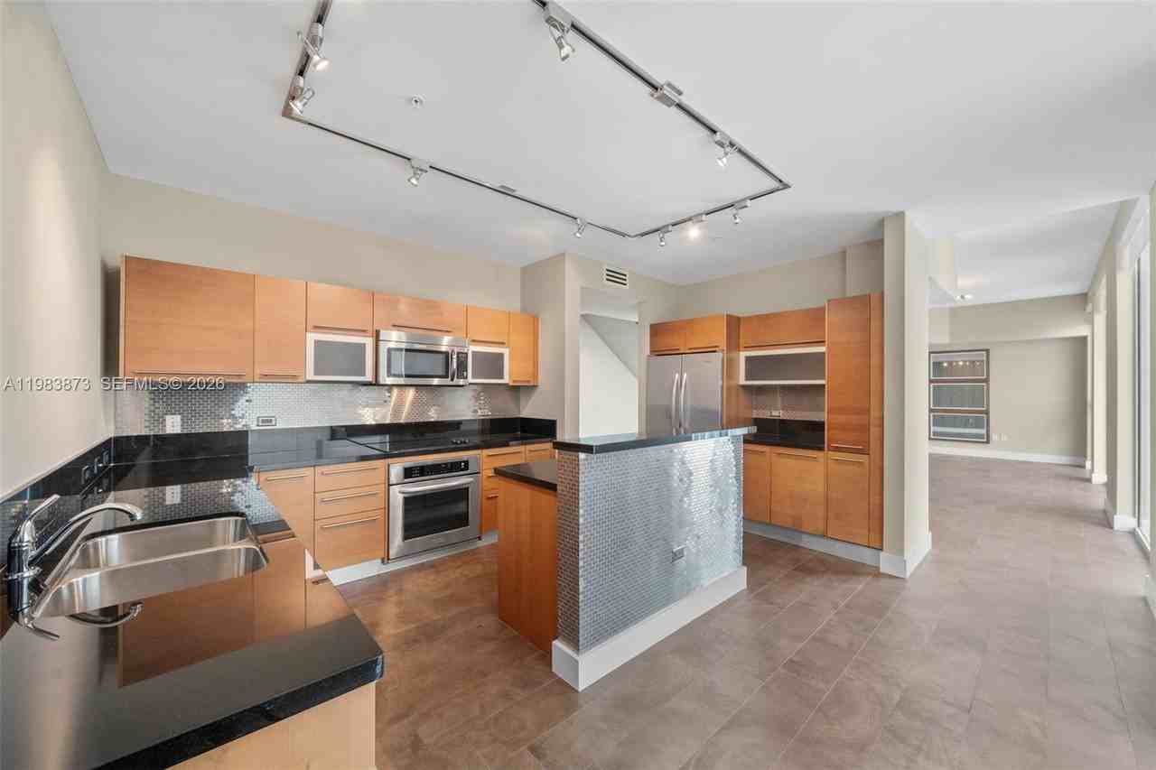 244 Biscayne Blvd - Photo 4 of 20