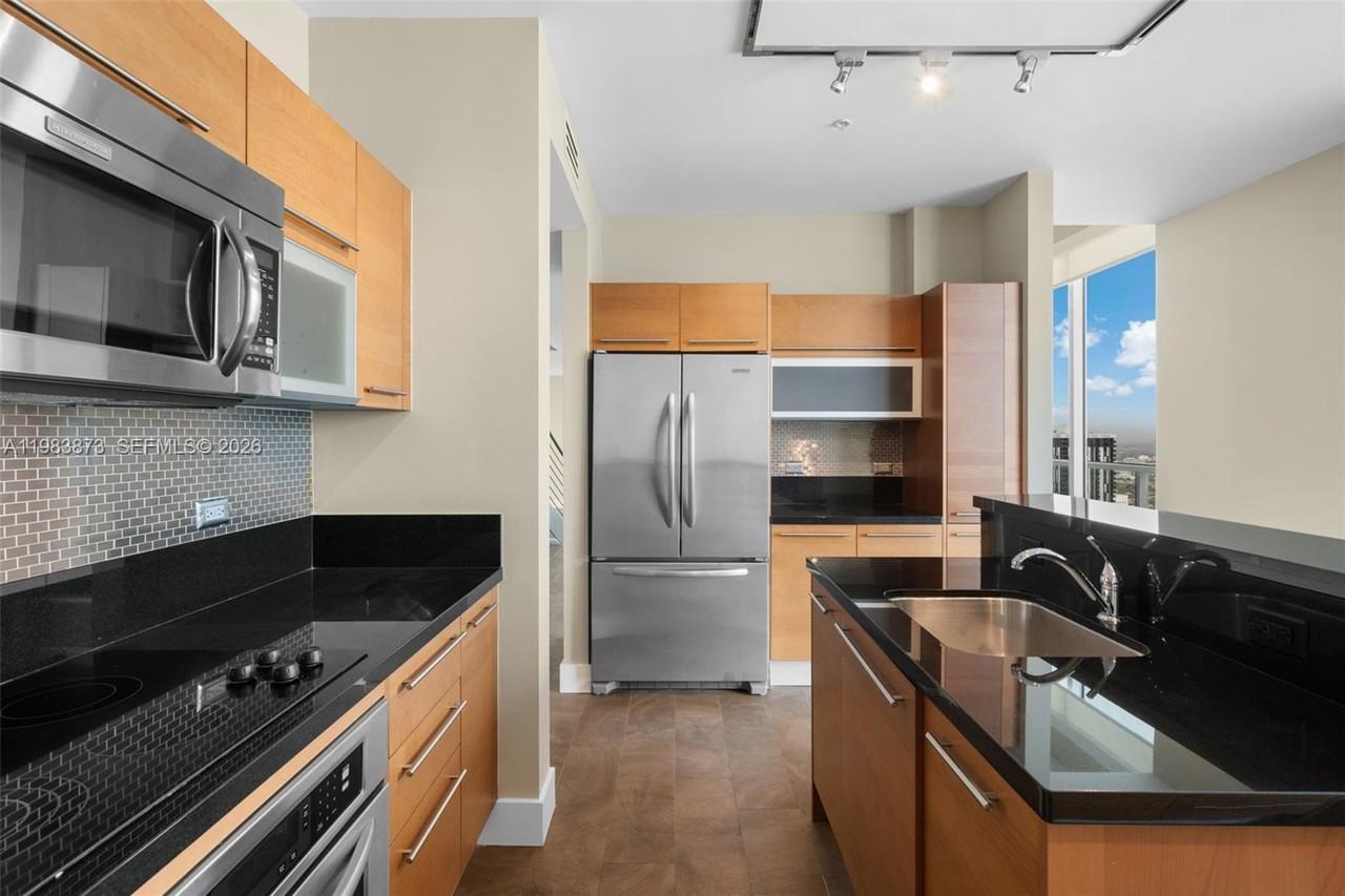 244 Biscayne Blvd - Photo 5 of 20