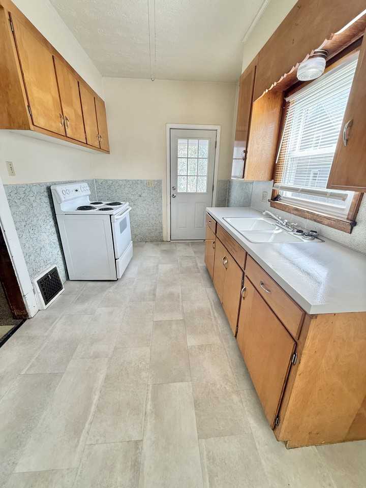 212 14th St Nw #212 - Photo 7 of 19