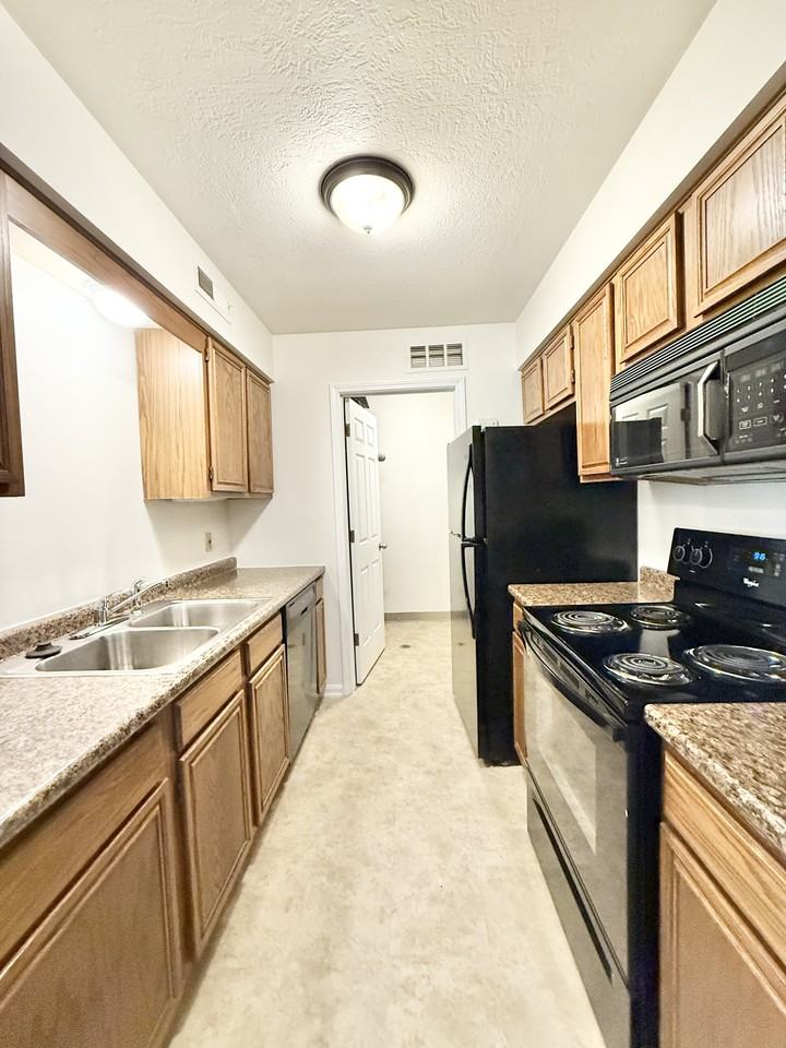 408 W Maple St #F - Photo 5 of 11