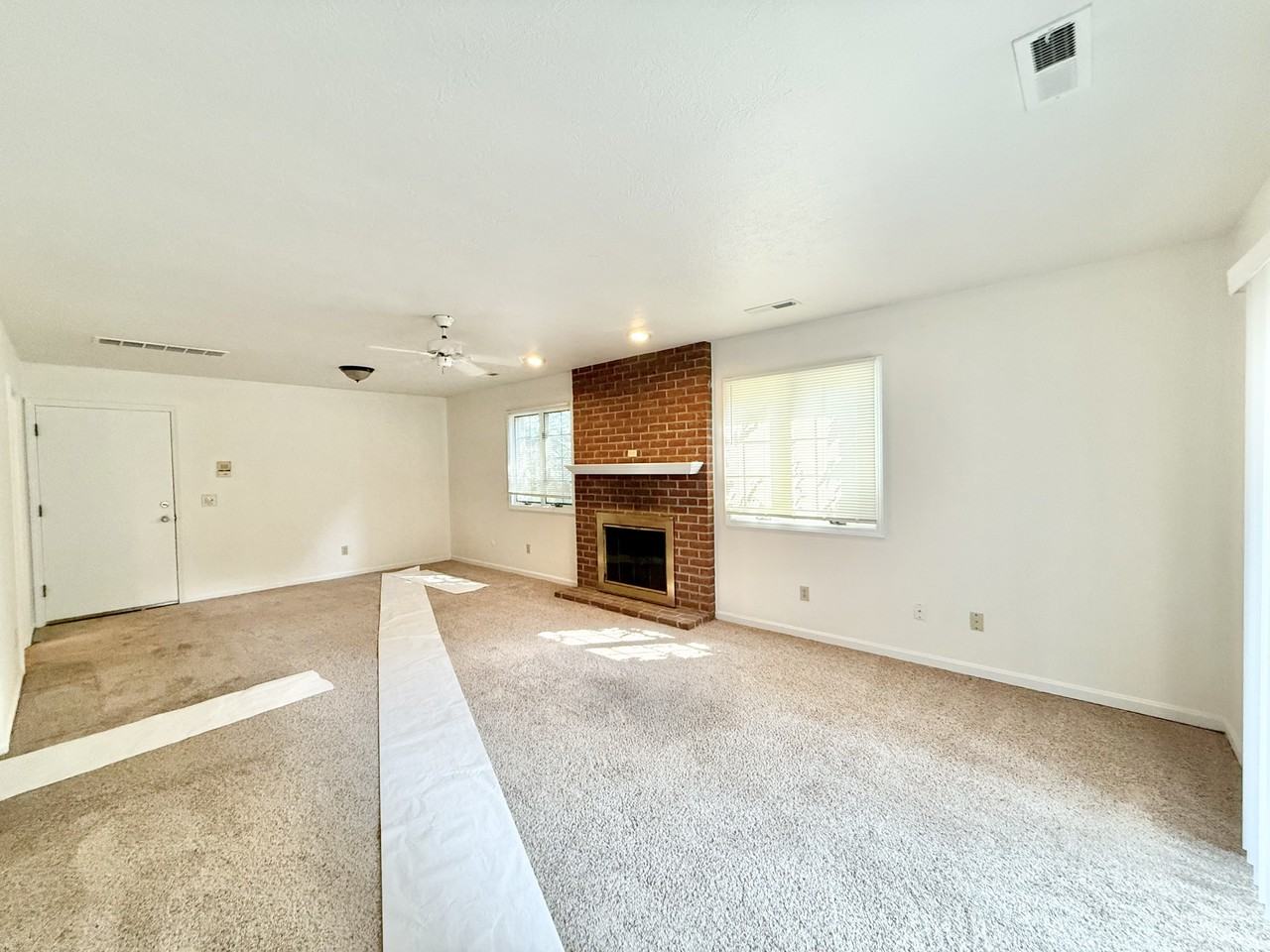 408 W Maple St #F - Photo 6 of 11