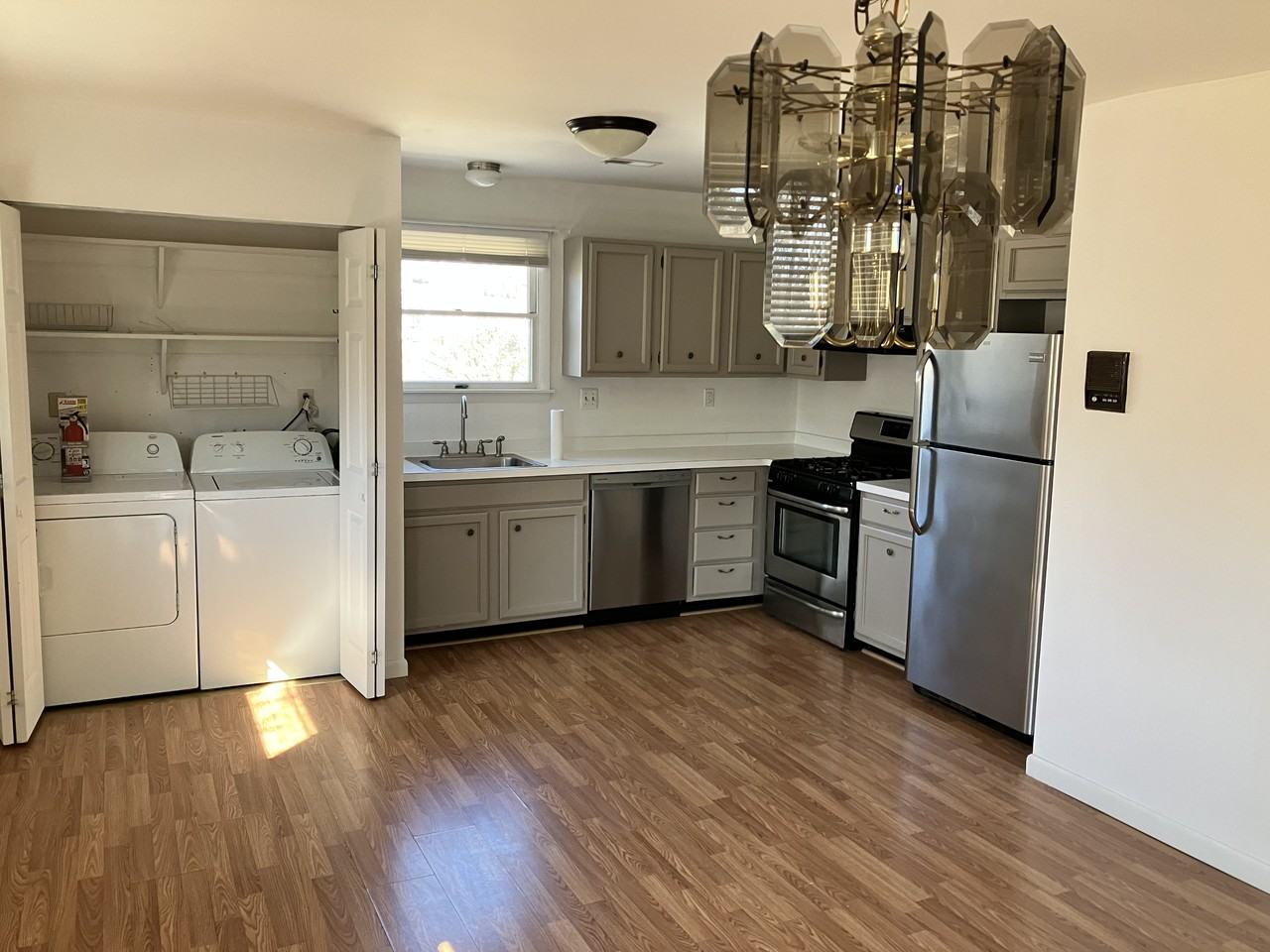 1647 Almonesson Rd #B - Photo 5 of 16