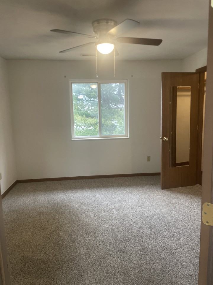 2612 Eastview Dr #0 - Photo 2 of 4