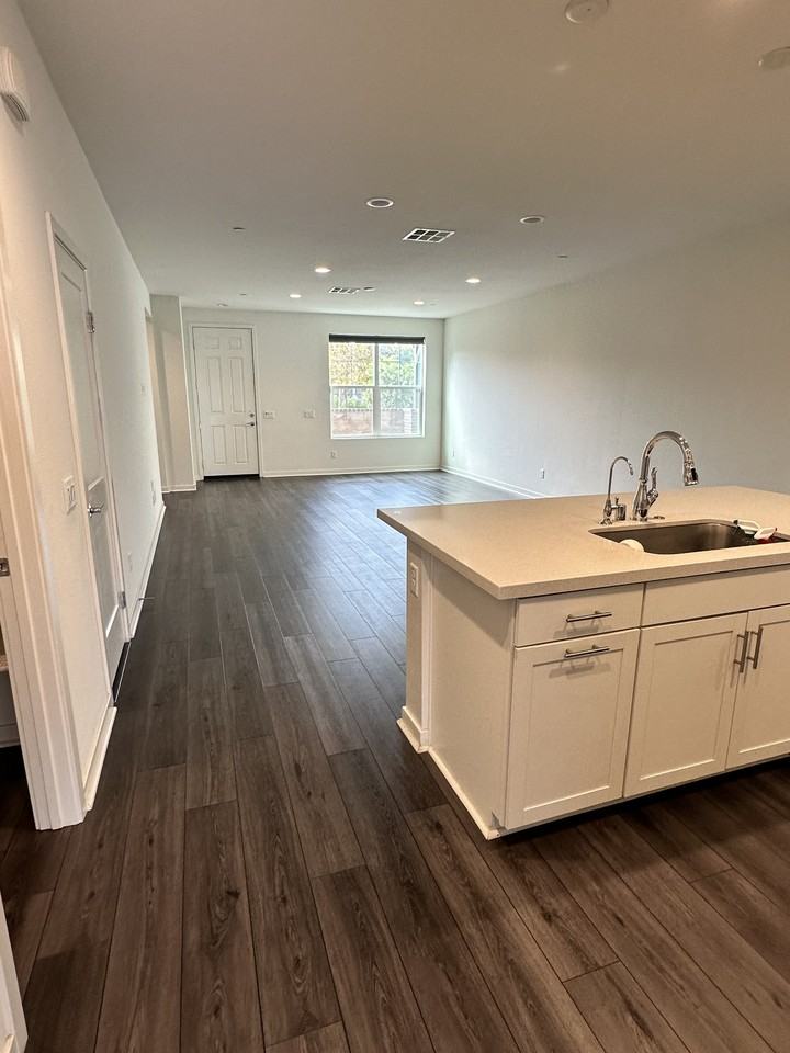 140 Farmhouse Dr #3 - Photo 3 of 19