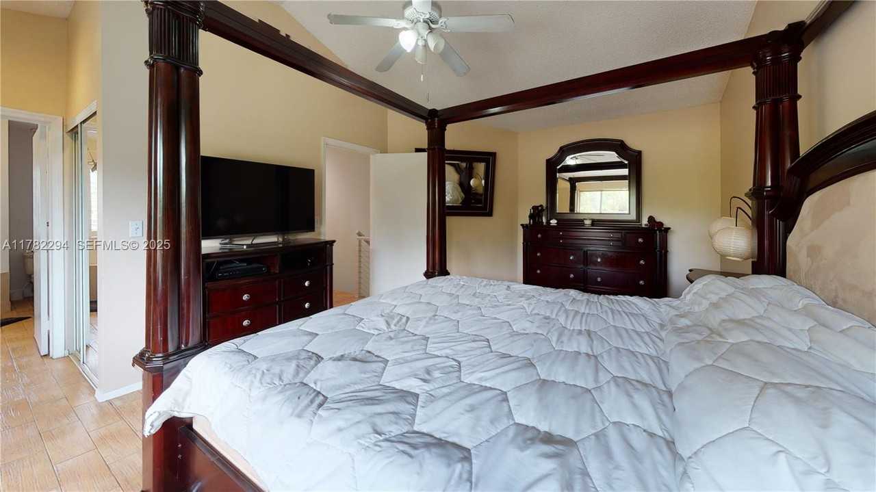 3965 Hyde Park Circle #3965 - Photo 4 of 23