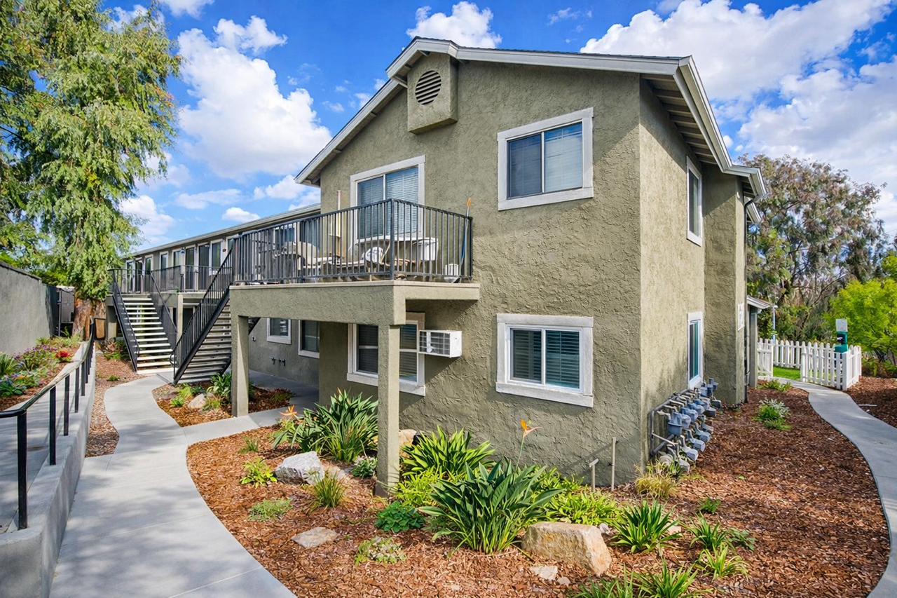 Arroyo Vista | Gated Apartments in San Diego with Modern Interiors - Photo 5 of 29