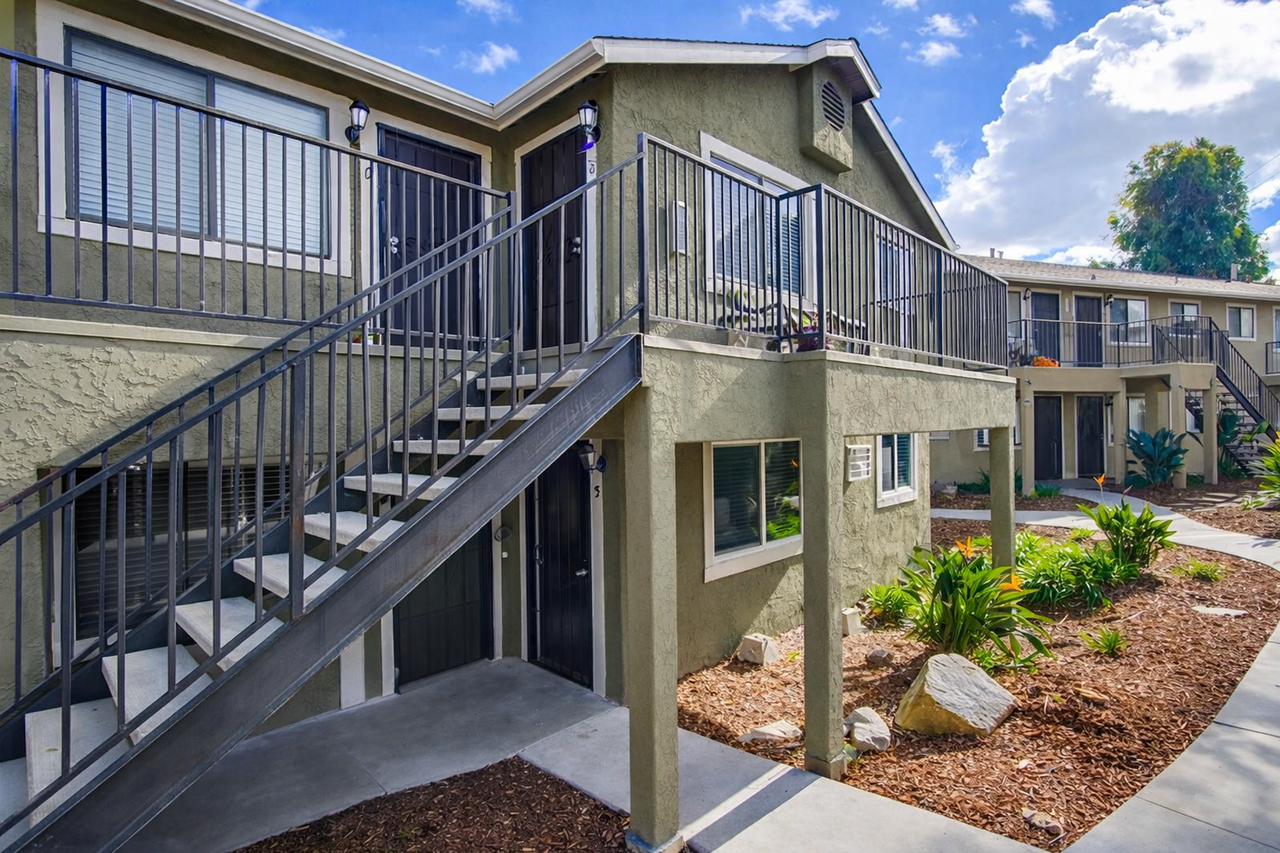 Arroyo Vista | Gated Apartments in San Diego with Modern Interiors - Photo 6 of 29