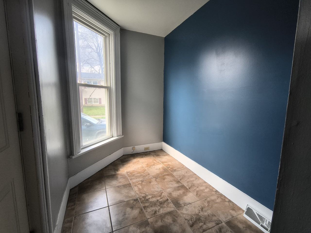 408 Partridge St #2UPPER - Photo 5 of 18