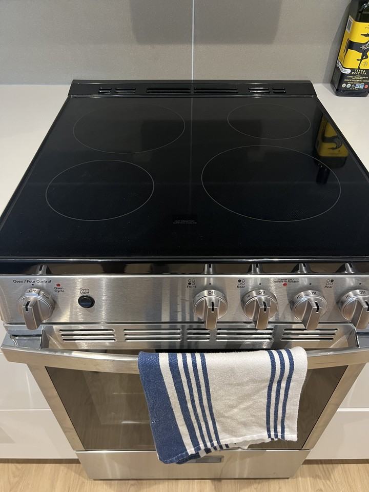 9888 University Crescent - Photo 7 of 24