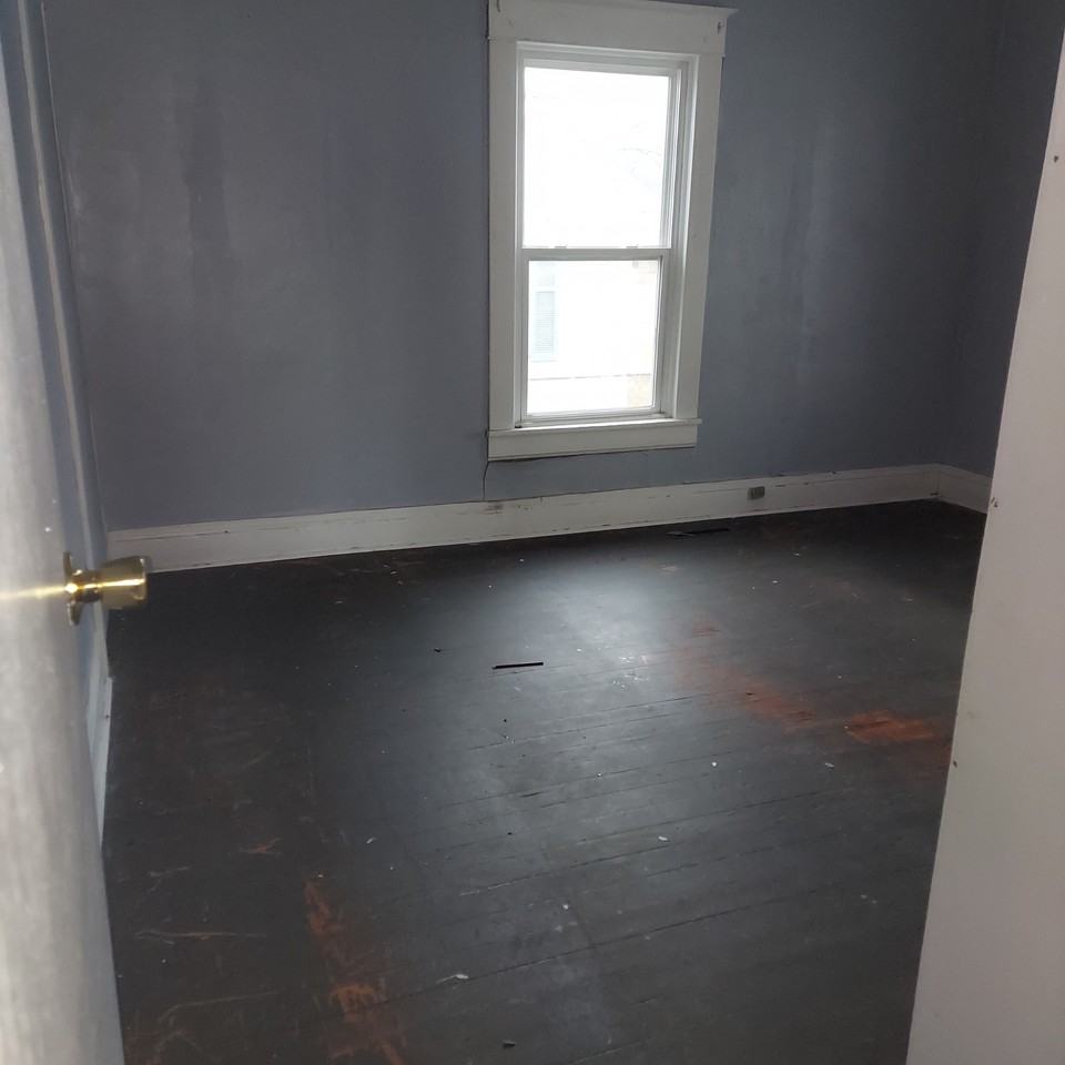 1102 S Coal St #NA - Photo 2 of 6