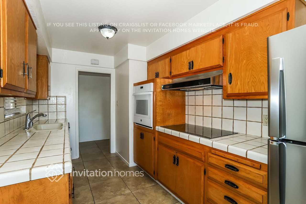 7000 Carriage Dr - Photo 5 of 17