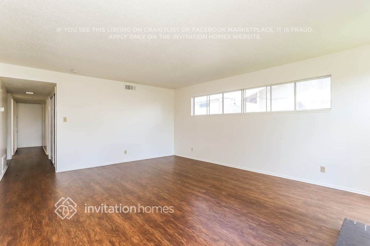 7000 Carriage Dr - Photo 7 of 17