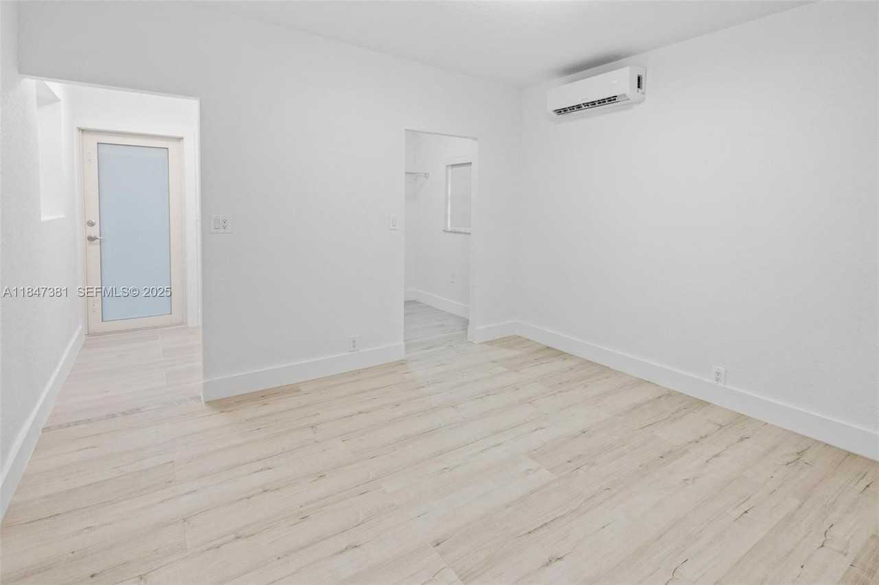 18401 Northwest 42nd Court - Photo 2 of 34