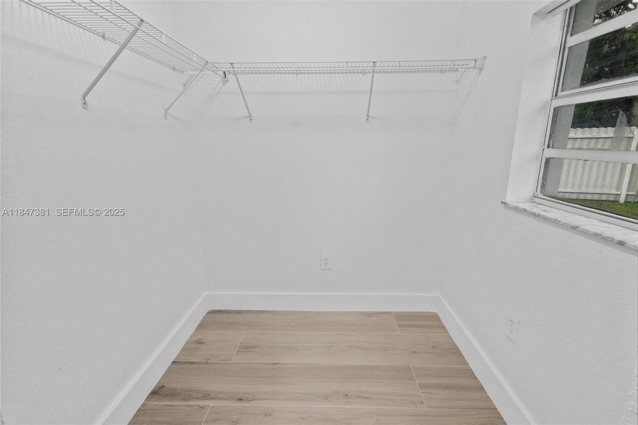 18401 Northwest 42nd Court - Photo 3 of 34