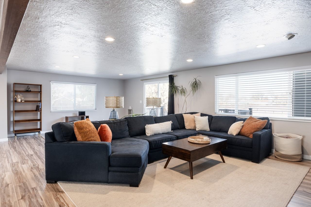 185 E Carlson Ave - Photo 2 of 24