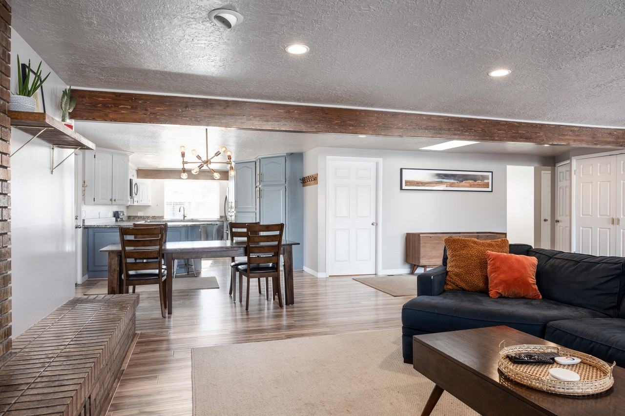 185 E Carlson Ave - Photo 3 of 24