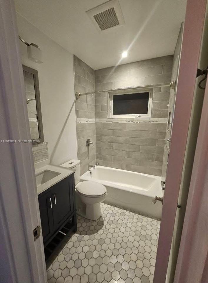 425 Northeast 109th Street - Photo 2 of 15